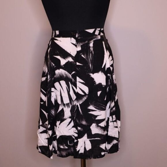NWOT Floral Circle Skirt Sz L - Picture 2 of 6